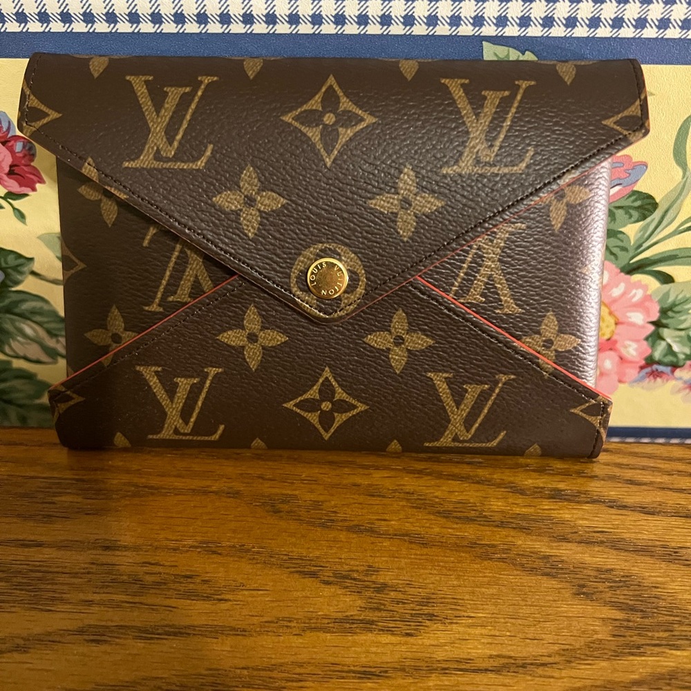Authentic Louis Vuitton Medium Kirigami